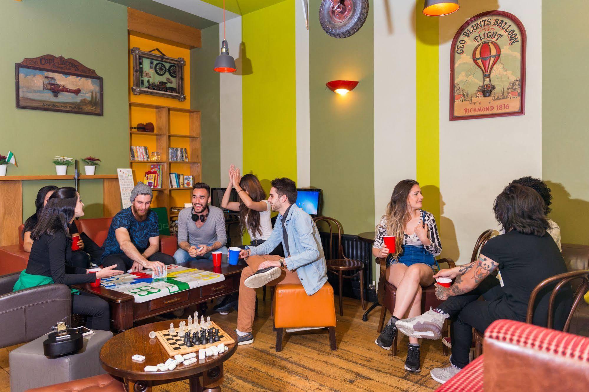 Sky Backpackers Hostel ดับลิน ภายนอก รูปภาพ